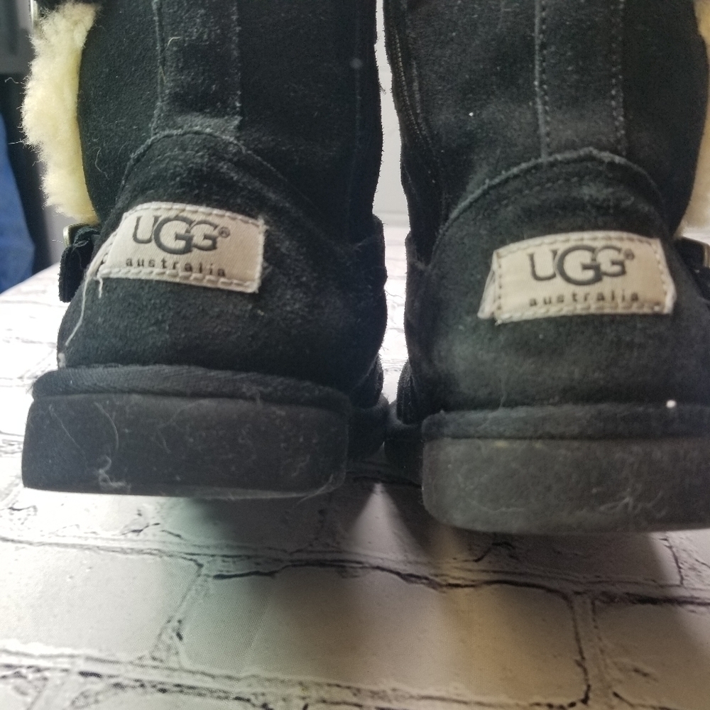 Ugg Maddi black shearling buckle boot 4 girls 6 women - Picture 14 of 15